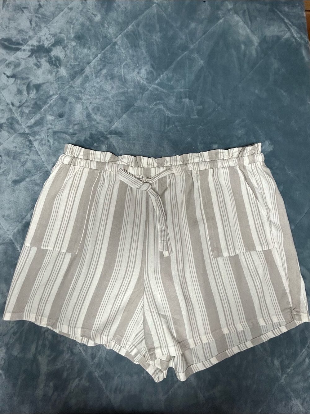 Torrid size 2 women’s shorts linen blend spandex breathable lightweight